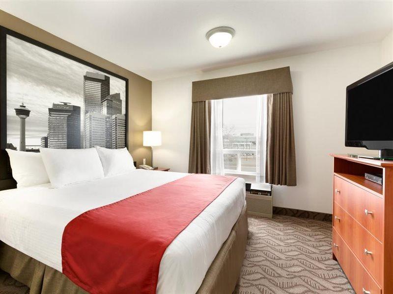 Super 8 By Wyndham Calgary Shawnessy Area Hotel Exterior foto