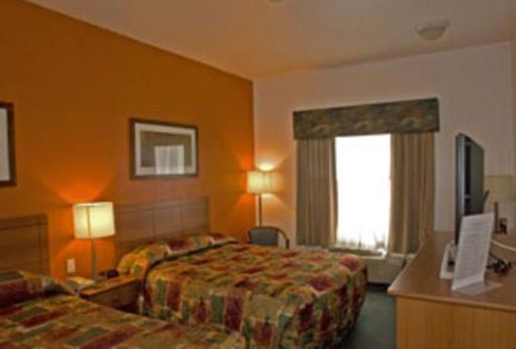 Super 8 By Wyndham Calgary Shawnessy Area Hotel Exterior foto