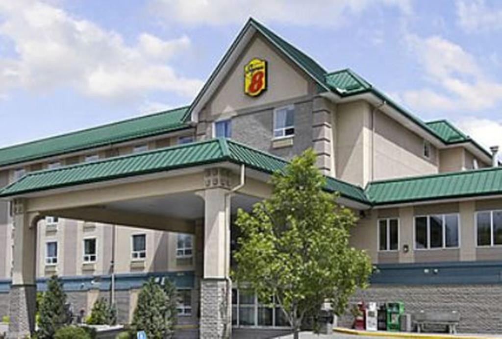 Super 8 By Wyndham Calgary Shawnessy Area Hotel Exterior foto