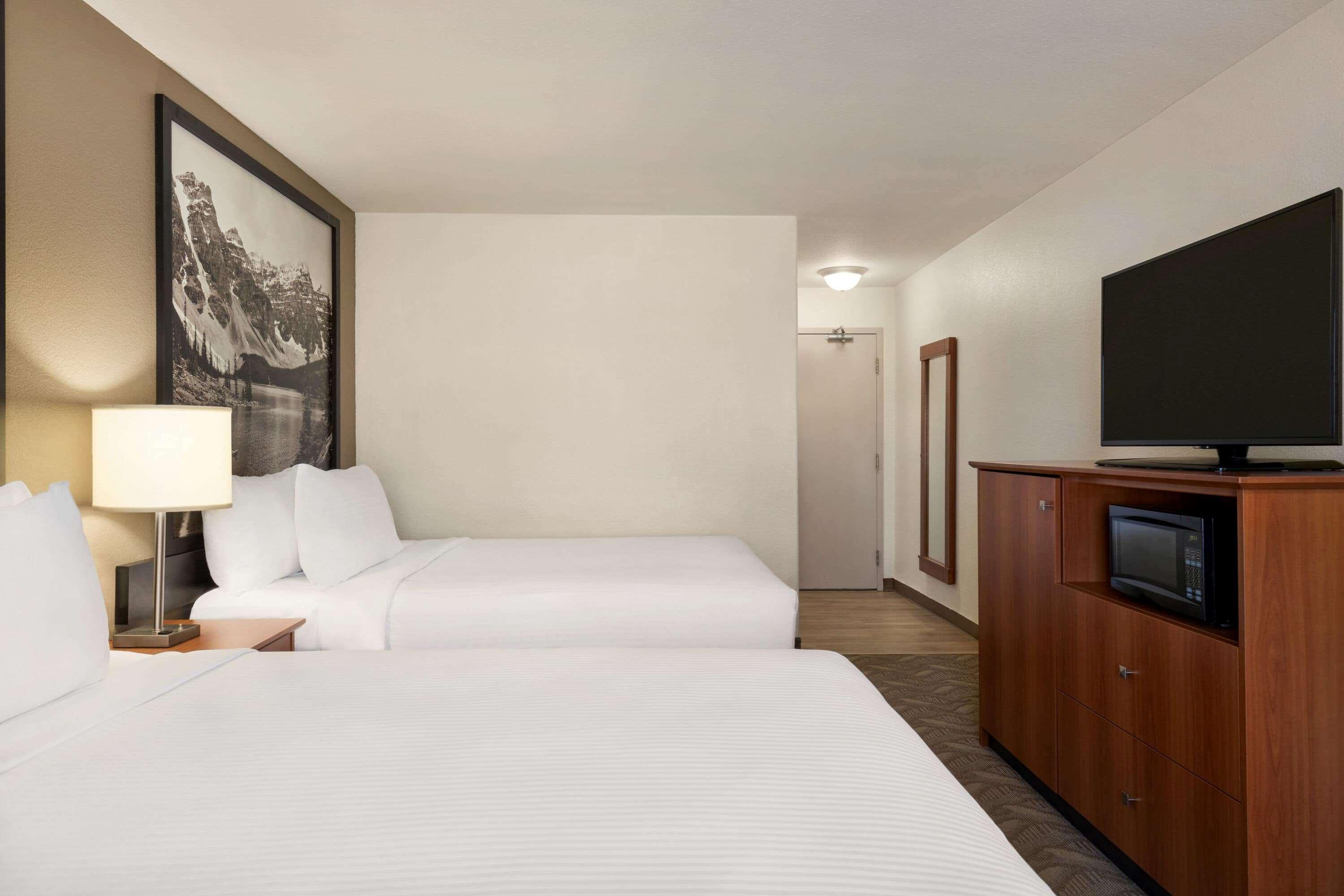 Super 8 By Wyndham Calgary Shawnessy Area Hotel Exterior foto