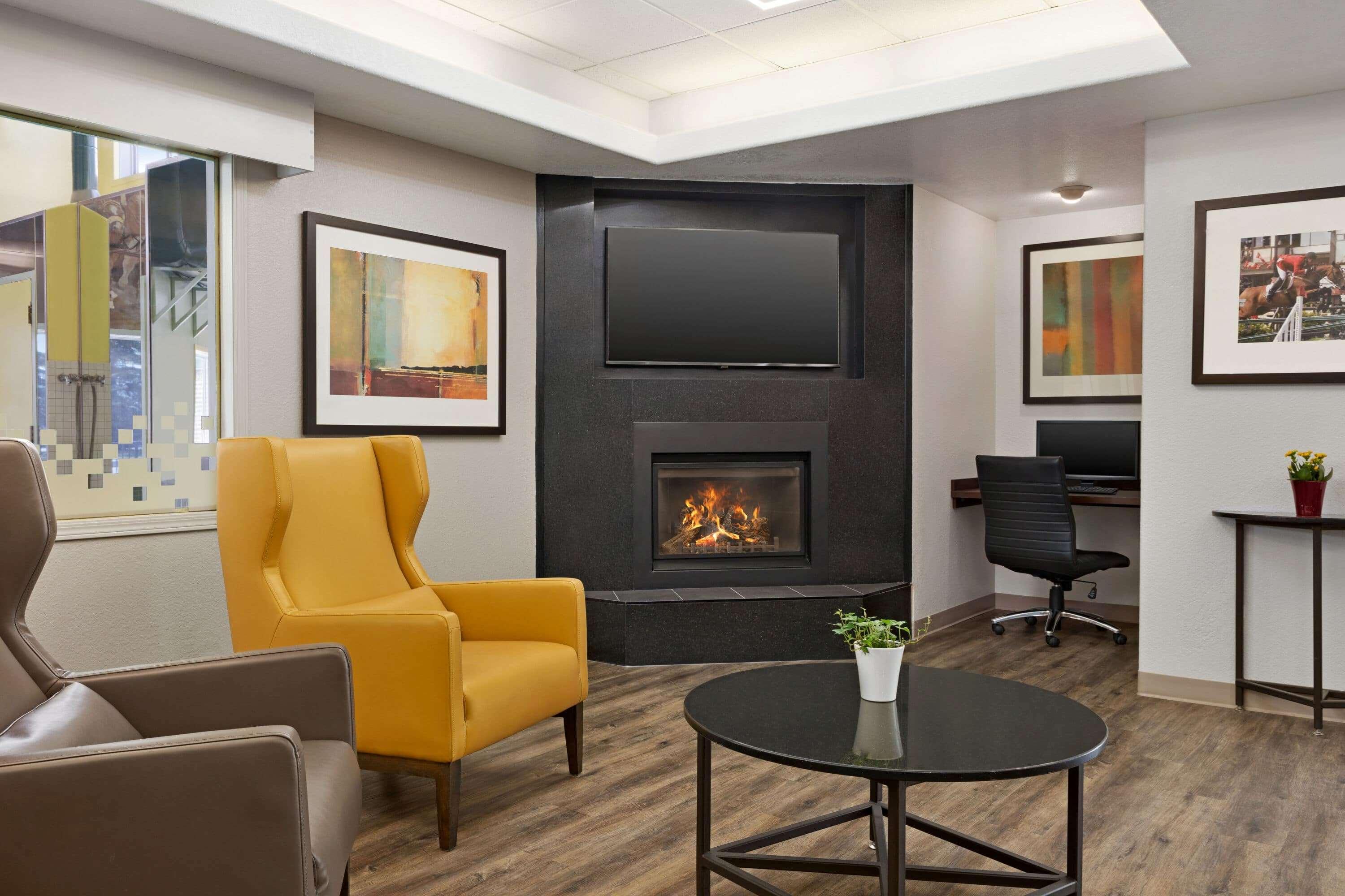Super 8 By Wyndham Calgary Shawnessy Area Hotel Exterior foto