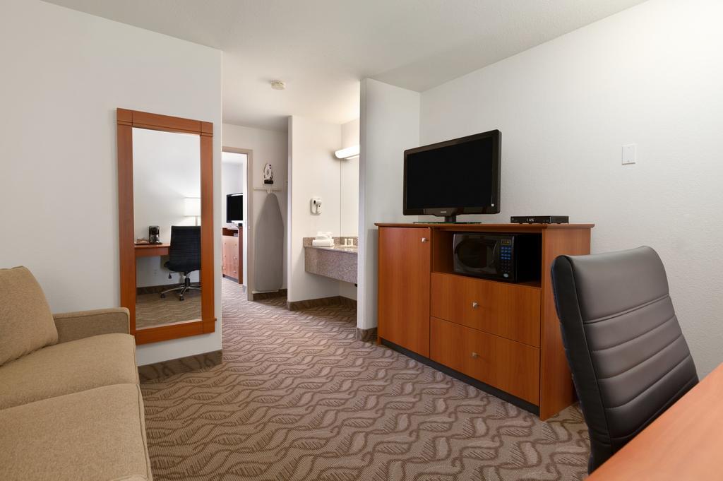 Super 8 By Wyndham Calgary Shawnessy Area Hotel Exterior foto