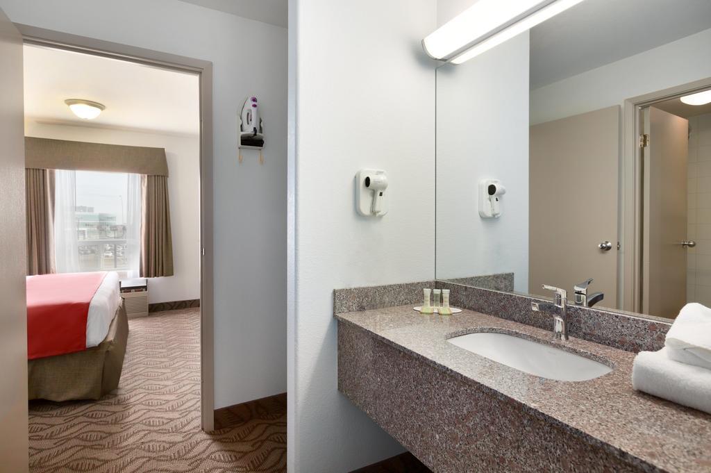 Super 8 By Wyndham Calgary Shawnessy Area Hotel Cameră foto